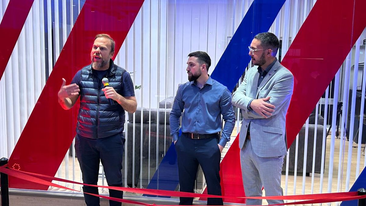 El Intendente de Ezeiza, Gastón Granados, se hizo presente.