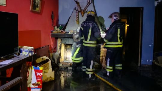 Lomas de Zamora: bomberos combatieron un incendio en una vivienda de Temperley