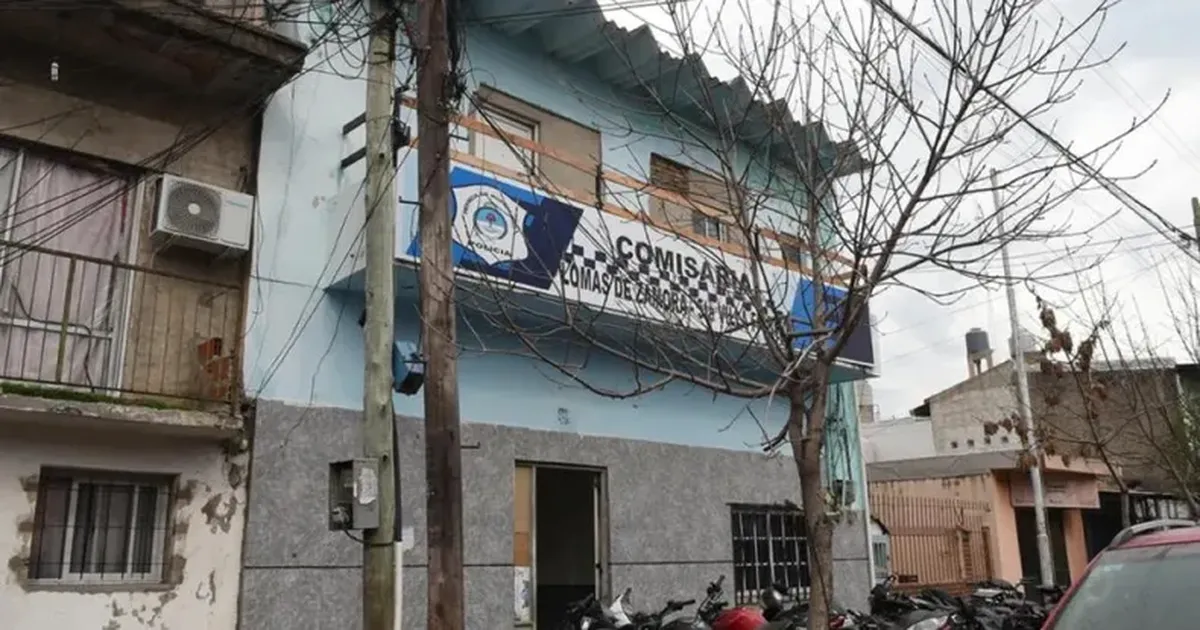 En la detención intervinieron efectivos de la Comisaría 5ª de Villa Fiorito. En la detención intervinieron efectivos de la Comisaría 5ª de Villa Fiorito.