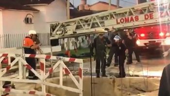 Banfield: un hombre murió tras caer en un pozo de agua en la calle