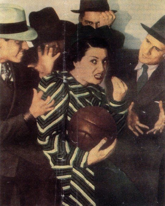 Niní Marshall con la pelota y los colores de Banfield para la Revista El Gráfico, en 1938.