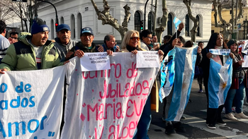 Jubilados de Lomas de Zamora reclamaron en Plaza Grigera por los ingresos y los medicamentos
