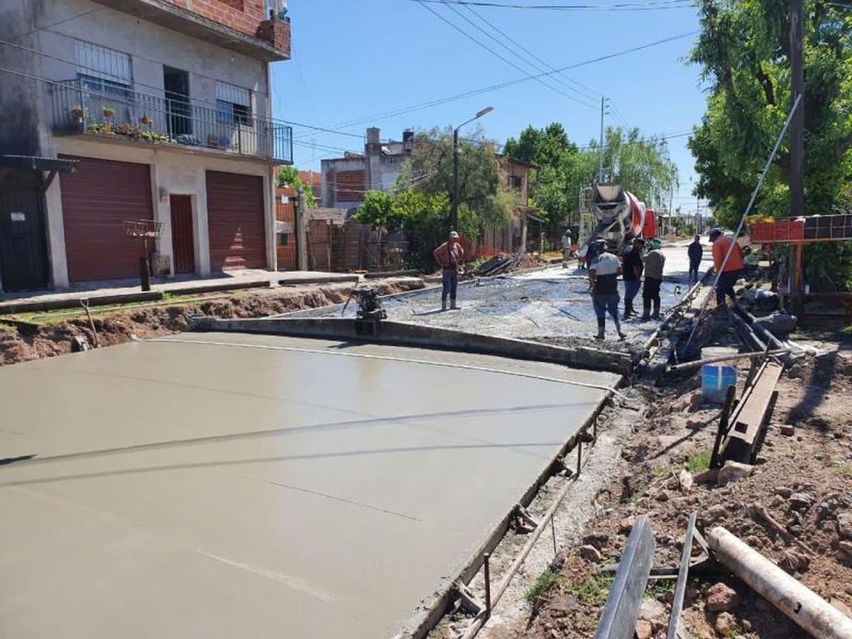 Los trabajos de pavimentación avanzan en varios barrios de Lomas de Zamora