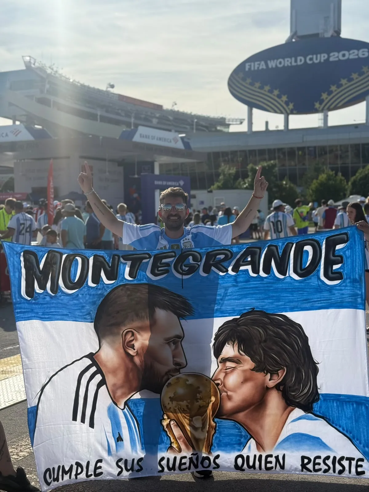 La bandera que diseñó el vecino de Monte Grande. La bandera que diseñó el vecino de Monte Grande.
