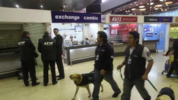 enorme operativo del aeropuerto de ezeiza: 37 allanamientos y nueve detenidos por narcotrafico