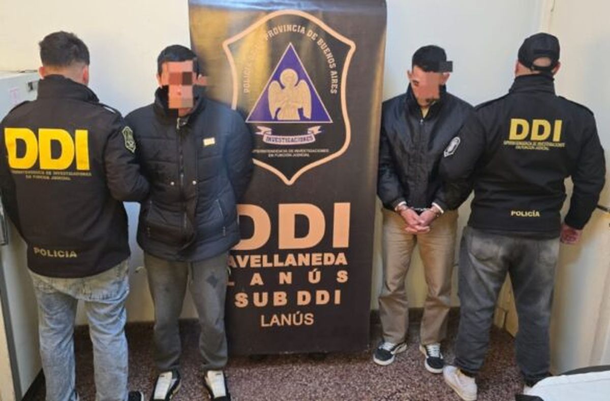 Buscan a los otros integrantes de la banda. Buscan a los otros integrantes de la banda.