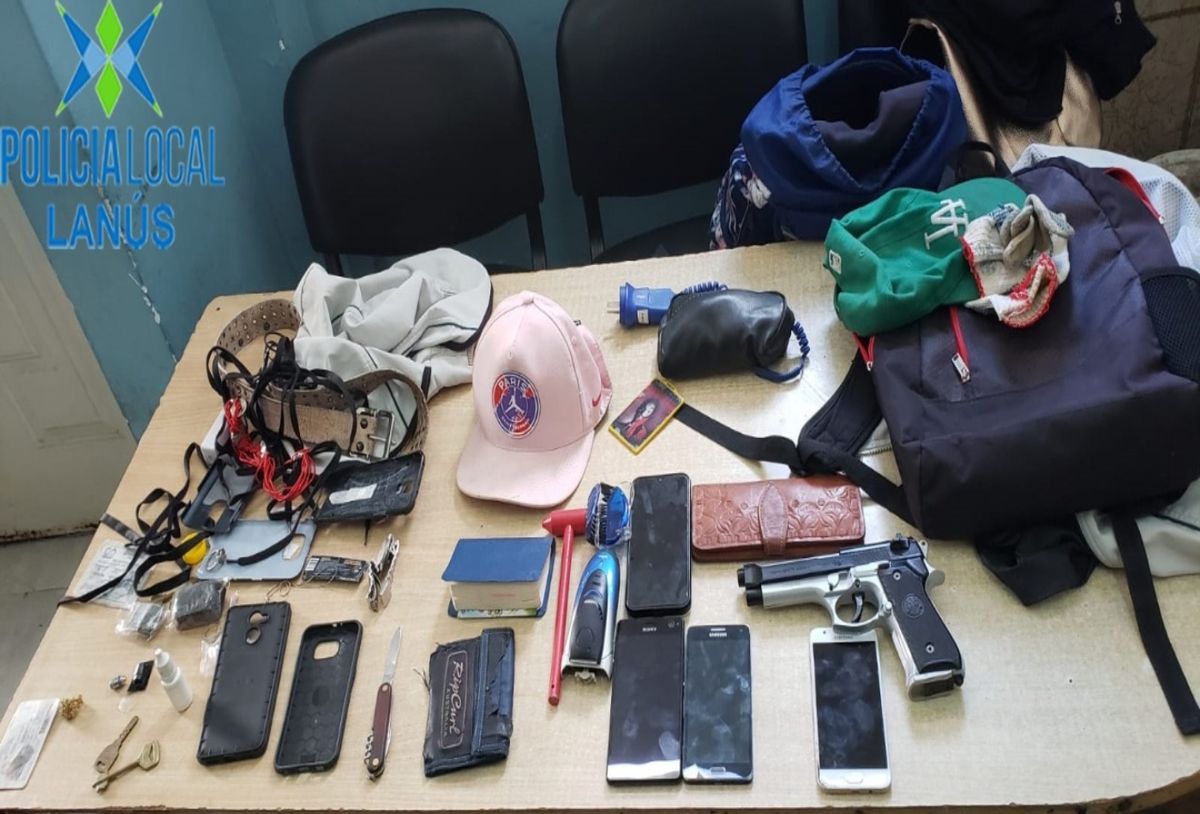 Tres ladrones detenidos en Lanús: vecinos los reconocieron cuando merodeaban el barrio