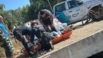 Rescataron a una mujer que cayó a un arroyo en Burzaco: fue hospitalizada