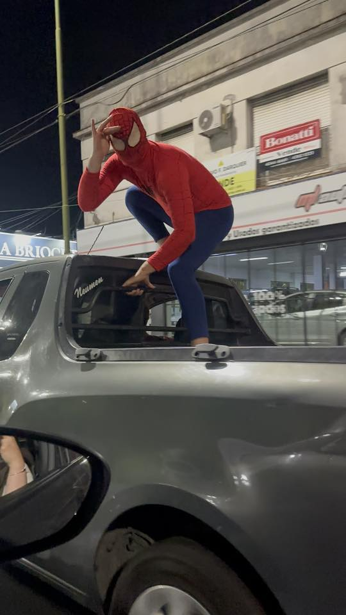 Una de las im&aacute;genes del Hombre Ara&ntilde;a que se difundi&oacute; en los grupos de Facebook.