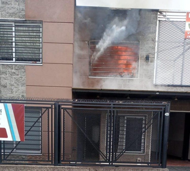 Incendio en una vivienda de Adrogu&eacute;