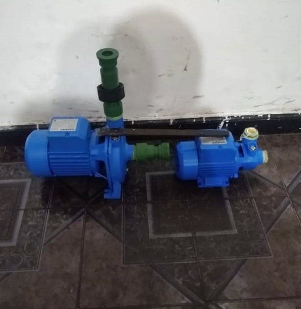 Bombas de agua que intentaron llevarse de la escuela.