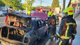 monte grande: se incendio un auto frente al hospital santamarina