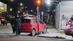 grave choque en banfield: dos heridos
