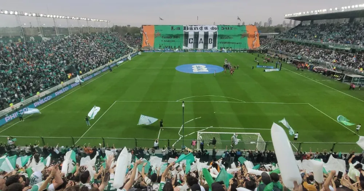 Recibimientos previos en el estadio Florencio Sola. Recibimientos previos en el estadio Florencio Sola. 
