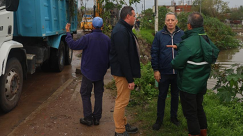 Fernando Gray supervisó los trabajos de limpieza del Arroyo Santa Catalina