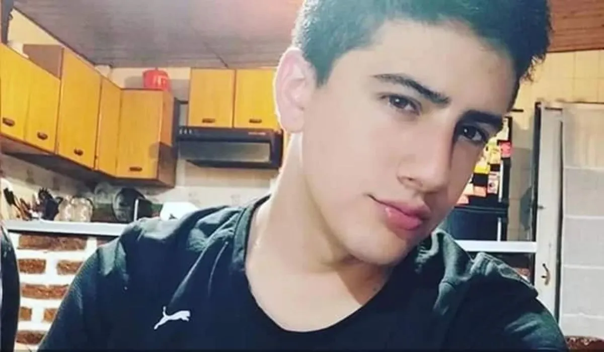 Emiliano Villavicencio, el joven que falleció tras ser atropellado en su moto en el centro de Lomas. 