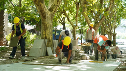 remodelan plazas de lomas con juegos y espacios deportivos