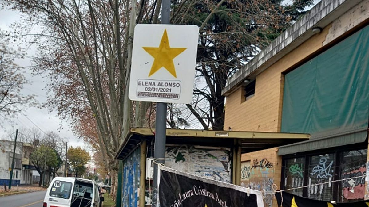 Cartel a pocos metros de donde pintaron la estrella para Elena.