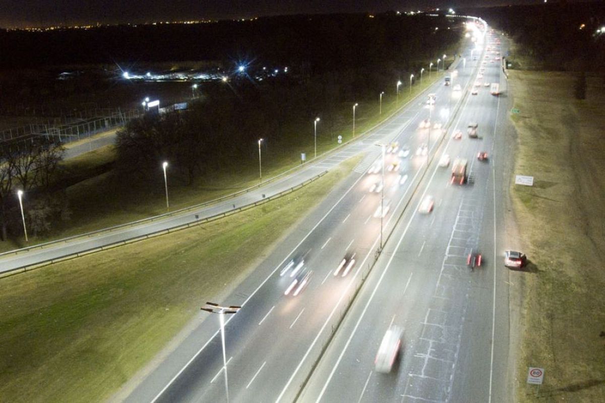 El objetivo es cambiar toda la iluminación de la autopista Ezeiza-Cañuelas a tecnología LED.
