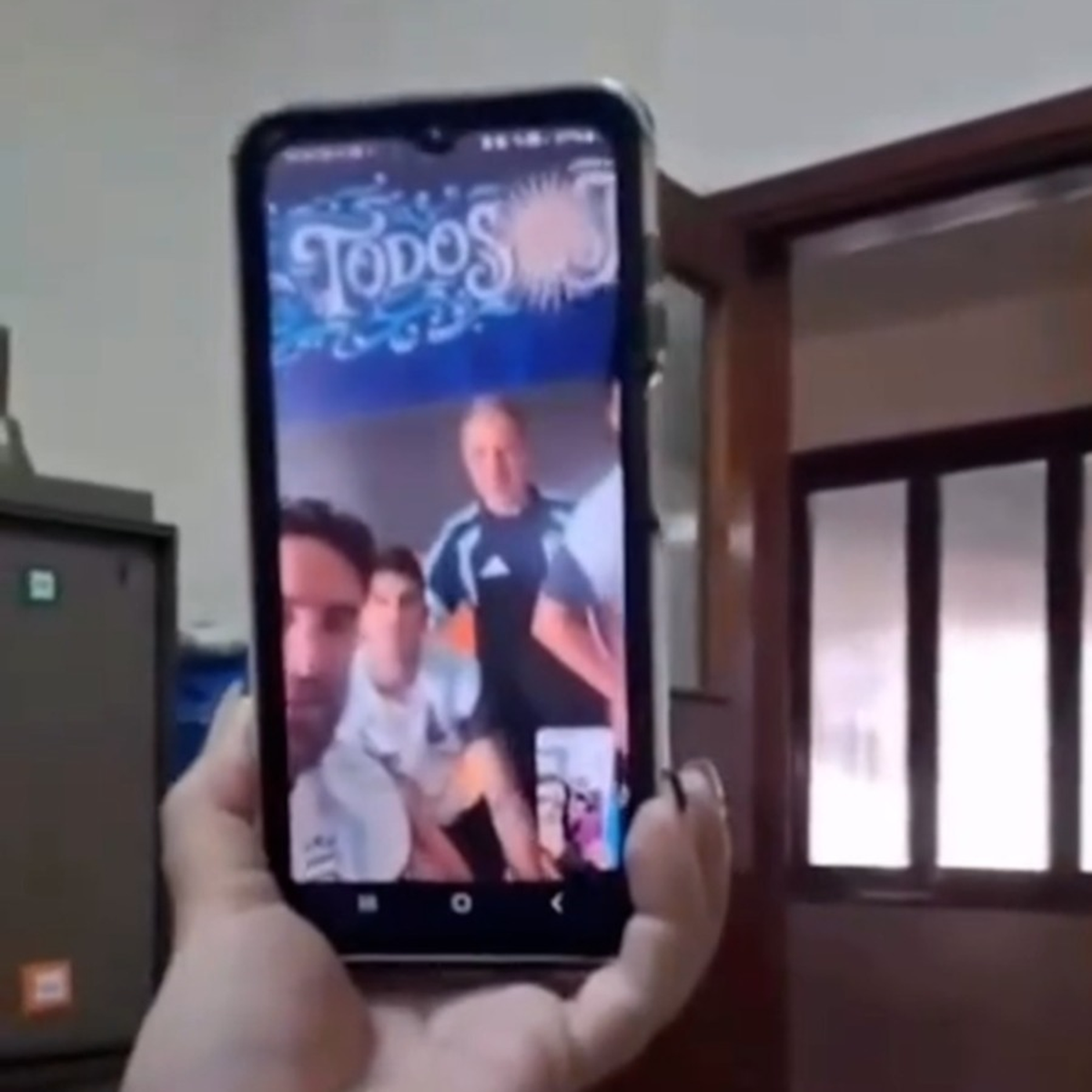 Los chicos presentes no contuvieron la euforia. 