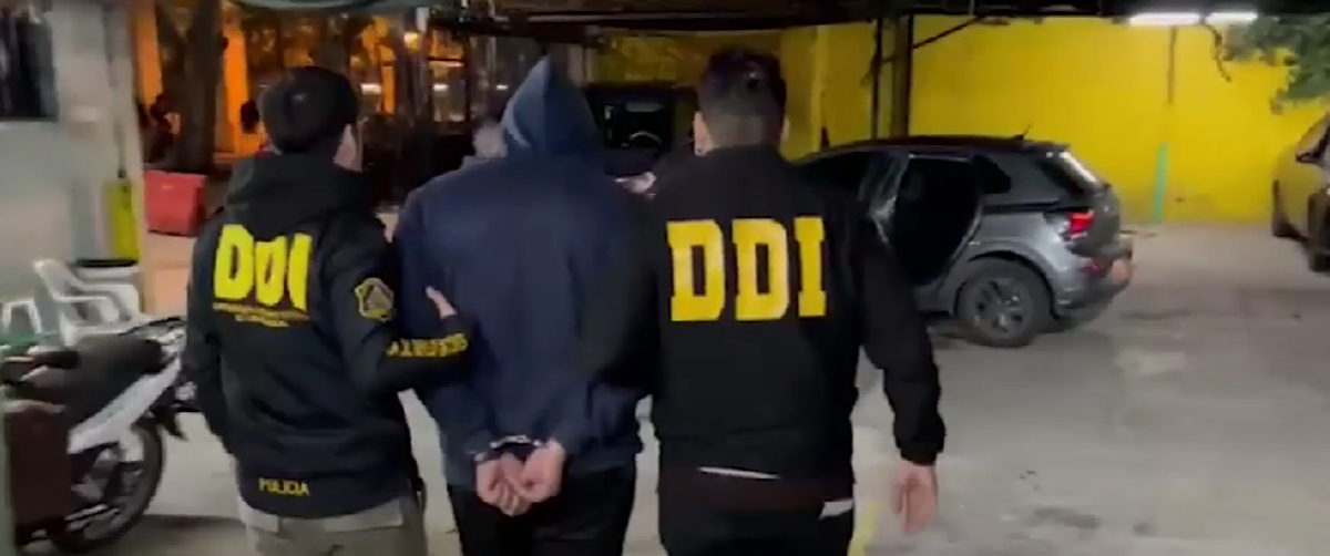 La banda estafaba a los clientes que dejaban el auto en un estacionamiento.