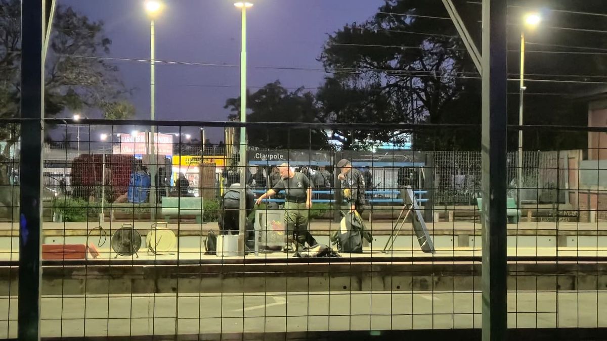 La Policía Federal desalojó la estación del Tren Roca.