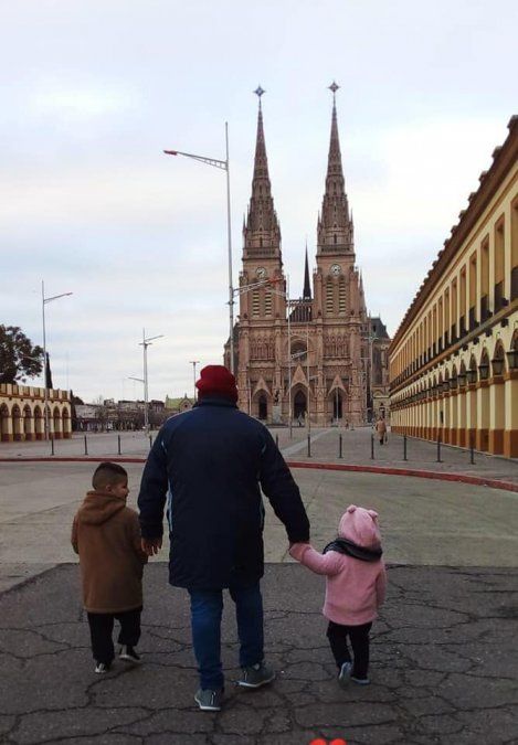 Esta es la foto que está en el fondo de pantalla del celular perdido en Villa Albertina.