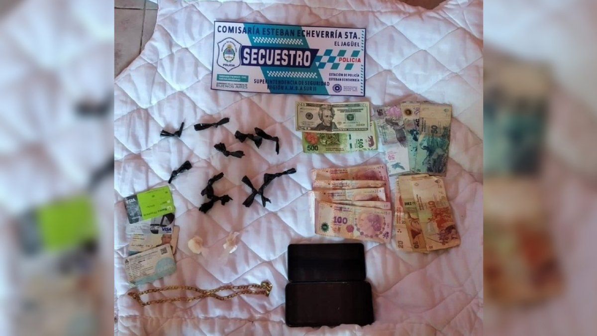 El Jag&uuml;el. A los detenidos por amenazas les secuestraron droga, dinero y armas.&nbsp;
