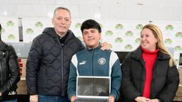 esteban echeverria: el municipio entrego mas de 800 computadoras a estudiantes de secundaria