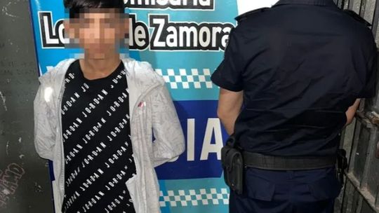 Lomas de Zamora: detuvieron a un adolescente en Parque Barón acusado de disparar en un robo