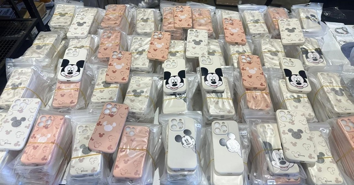 Fundas de celulares de Disney secuestradas en el Aeropuerto de Ezeiza. 