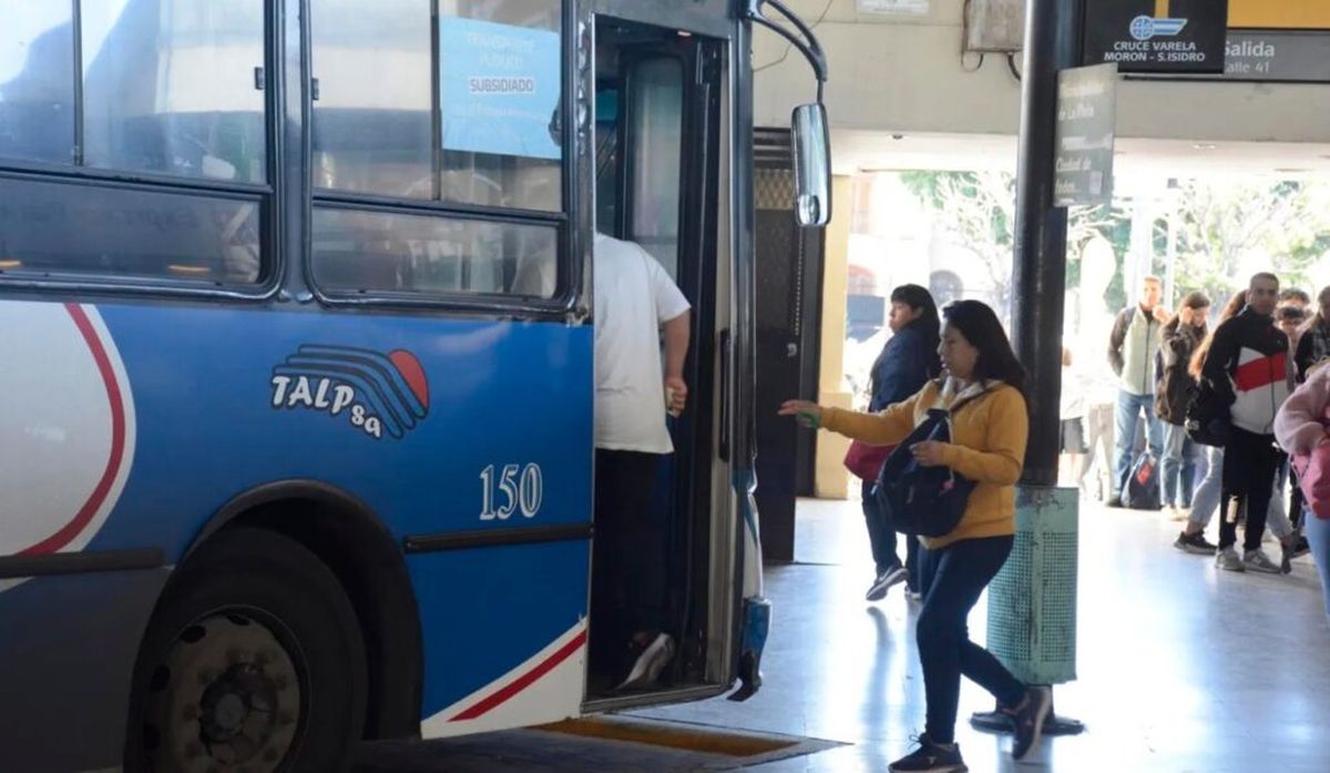 La medida incluye cambios en recorridos y la fijación de un mínimo de 109 unidades para el servicio. La medida incluye cambios en recorridos y la fijación de un mínimo de 109 unidades para el servicio.