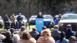 lomas de zamora: otermin presento nuevos patrulleros y motos para la policia
