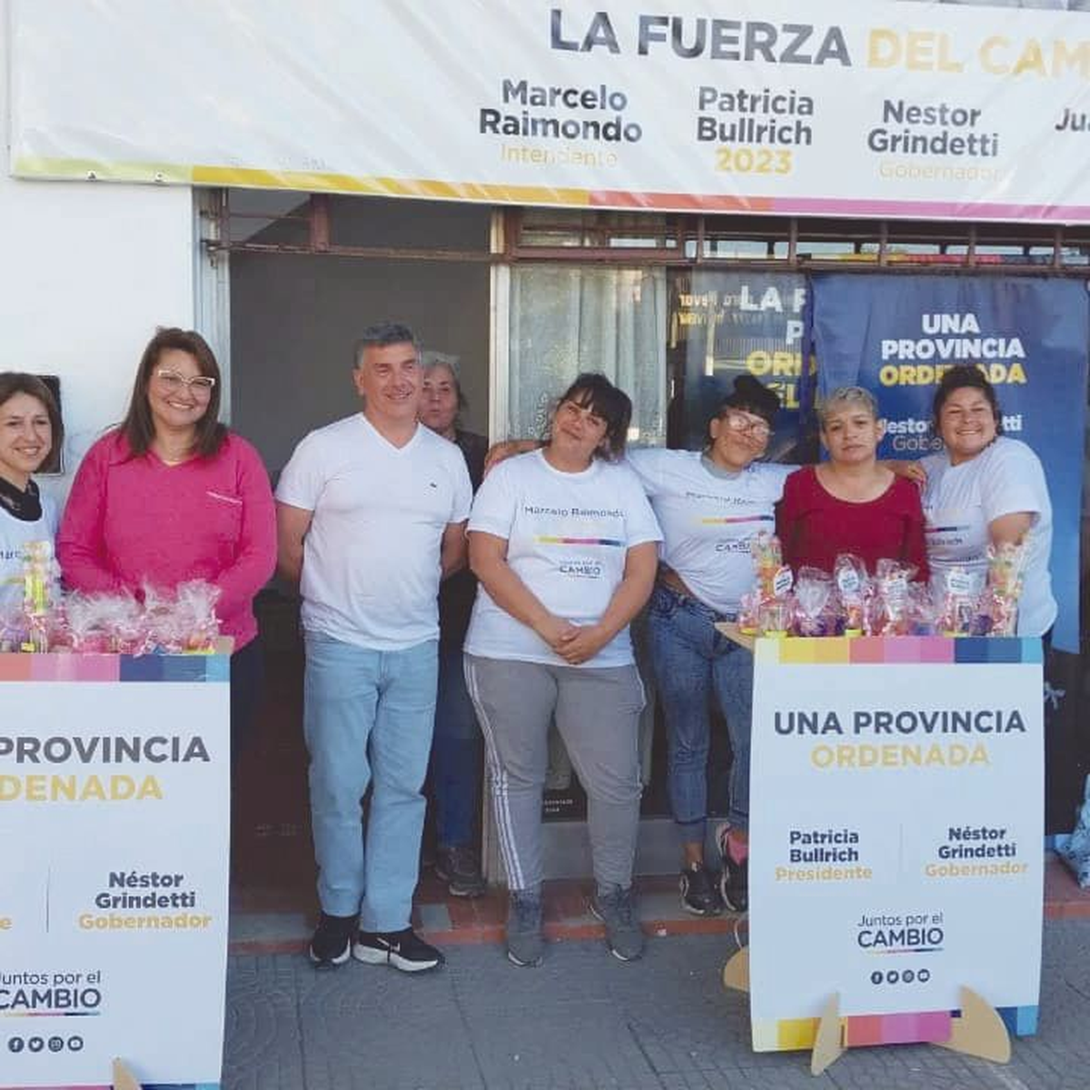 Raimondo entreg&oacute; presentes por el D&iacute;a de la Madre.