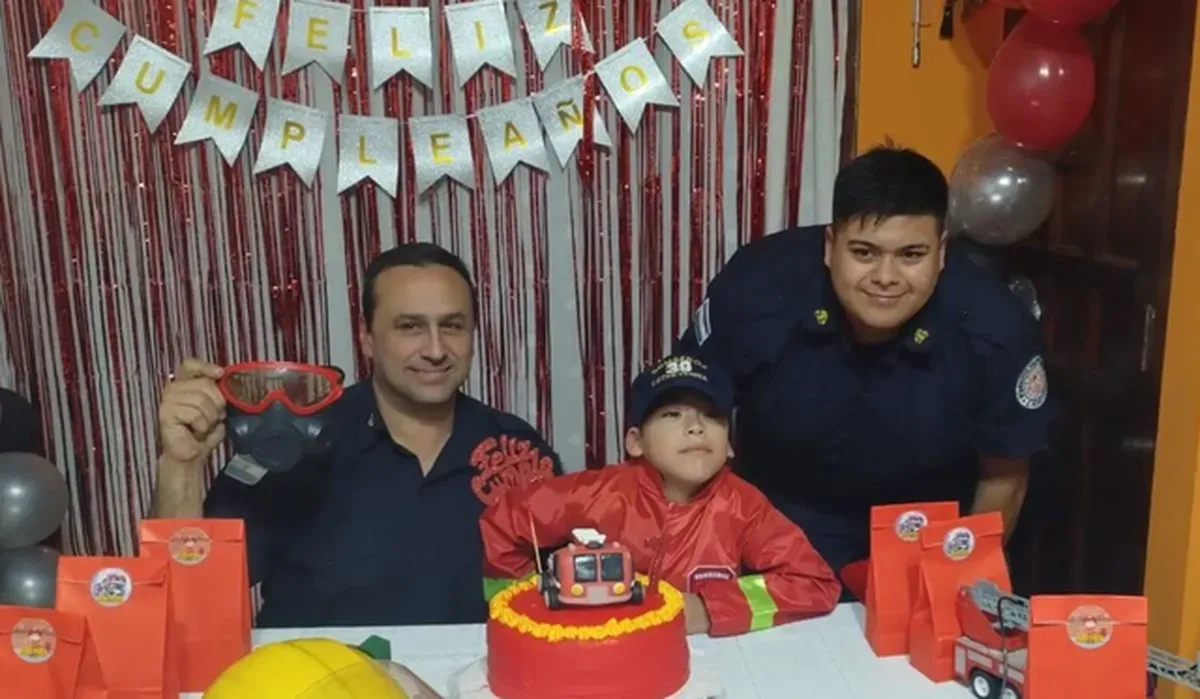 Basti&aacute;n hizo su fiesta de cumplea&ntilde;os cuya tem&aacute;tica fue de bomberos.