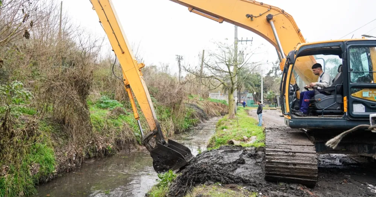 Los trabajos se realizan en el Arroyo Galindez, en Turdera, Lomas de Zamora. 