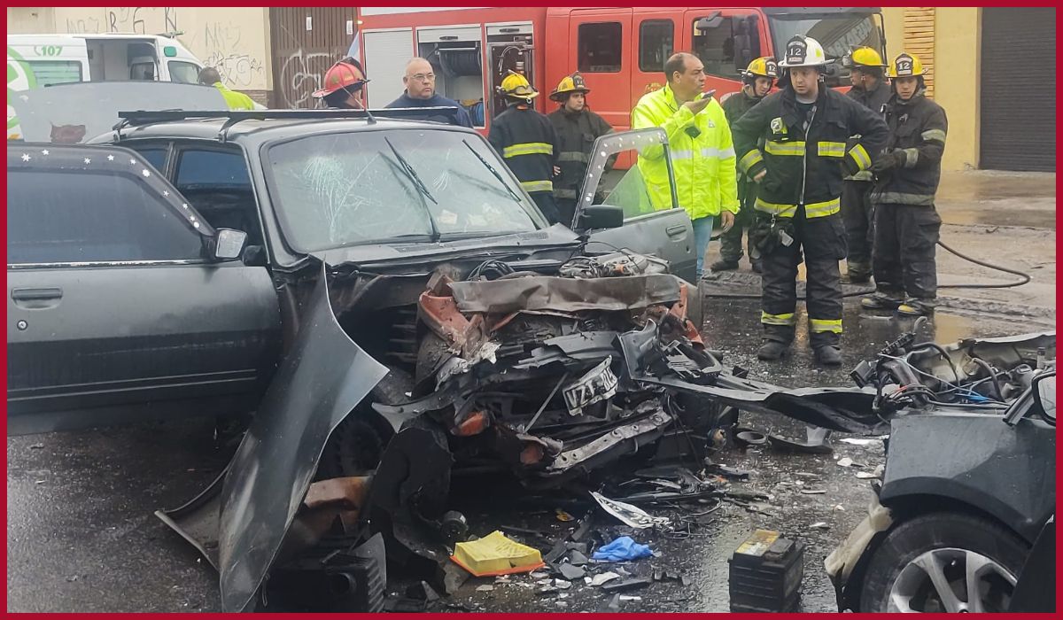 Grave accidente de tránsito en Lanús: 2 muertos y 3 heridos.