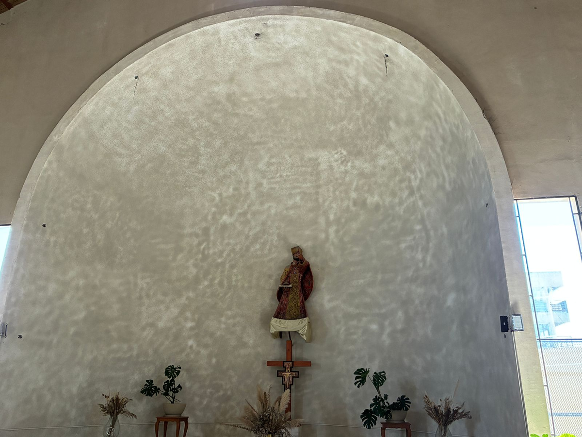 La piedra fundamental de la capilla se colocó el 6 de diciembre de 2011. La piedra fundamental de la capilla se colocó el 6 de diciembre de 2011.