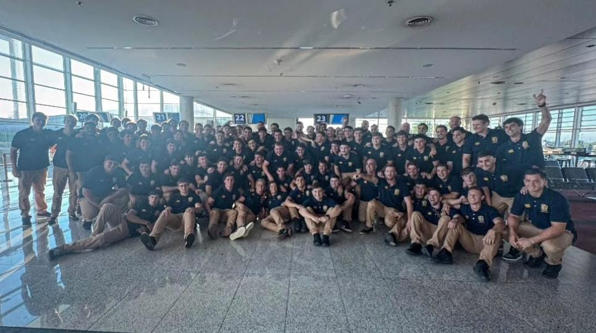 La delegación completa de la institución de Burzaco.