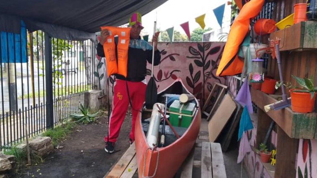 El vecino de Llavallol quería cruzar el Río Salado vestido de payaso.