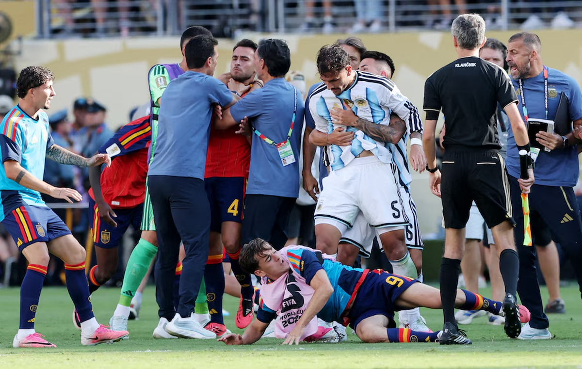 La FIFA también investigará algunas hechos ocurridos durante la final del Mundial. La FIFA también investigará algunas hechos ocurridos durante la final del Mundial.