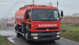 glew: ante una multitud de vecinos, los bomberos voluntarios presentaron su nuevo camion cisterna