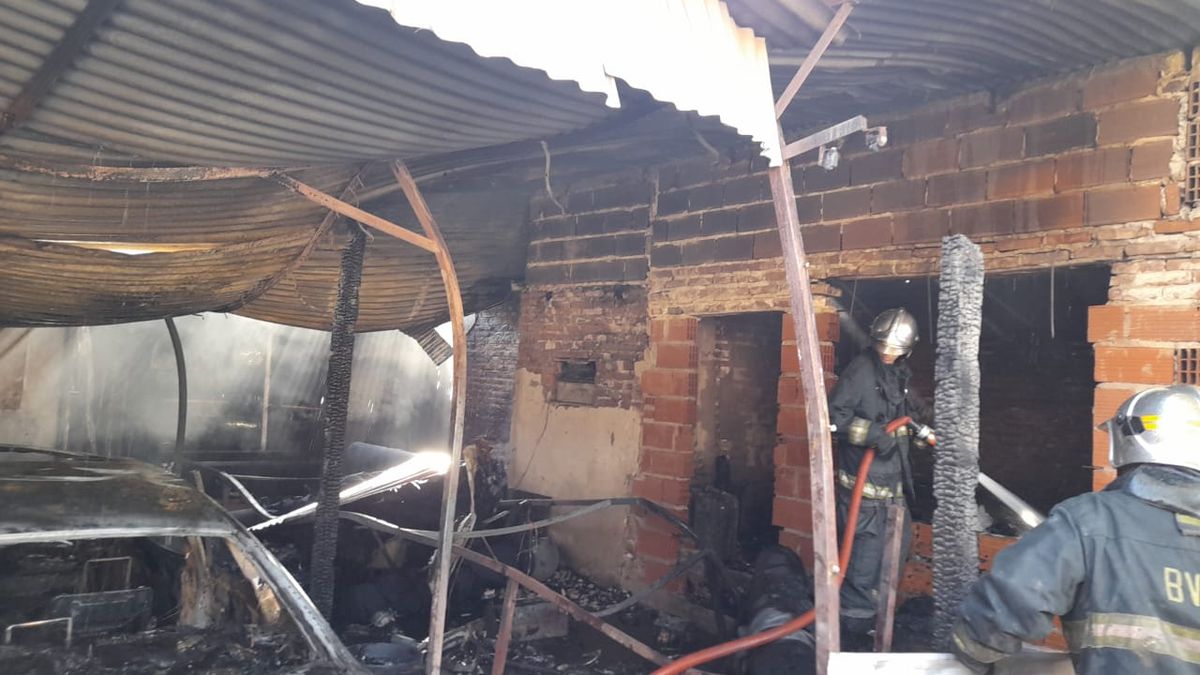 Incendio en una casa en Lomas: un vecino requirió asistencia médica