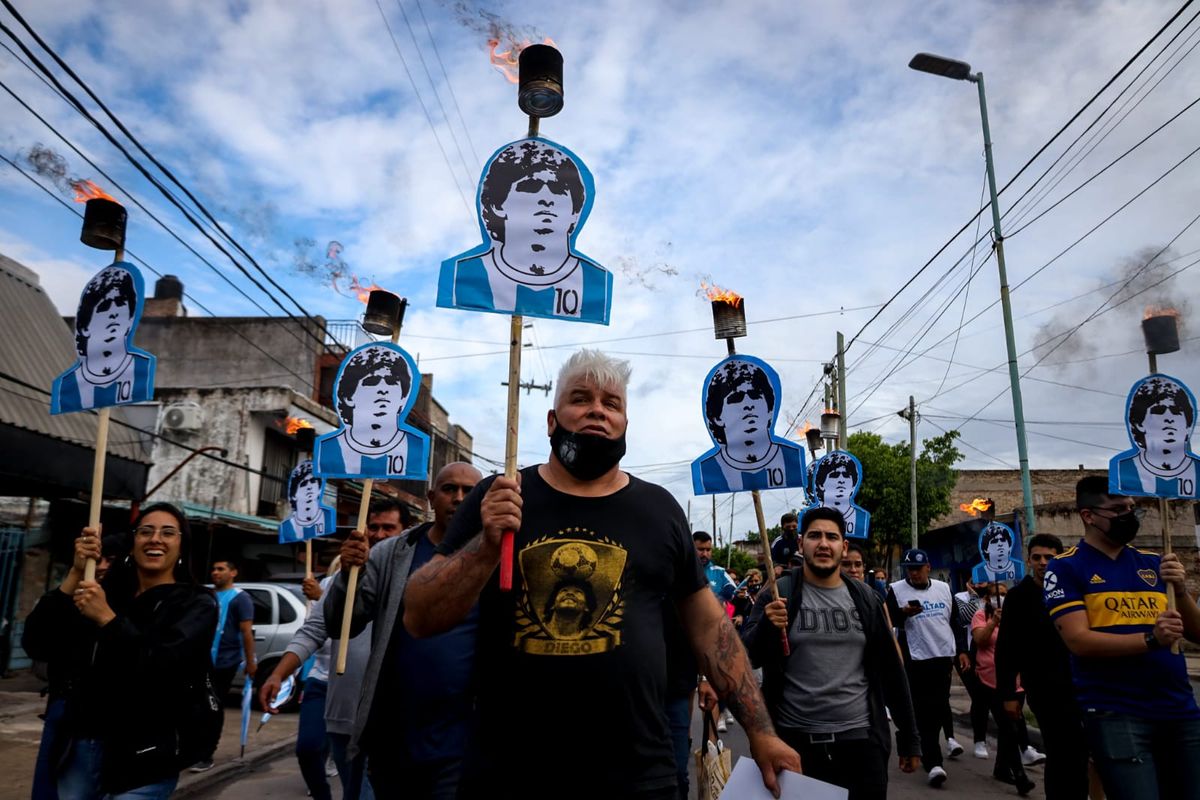 Villa Fiorito recordó a Diego Maradona con una marcha de antorchas