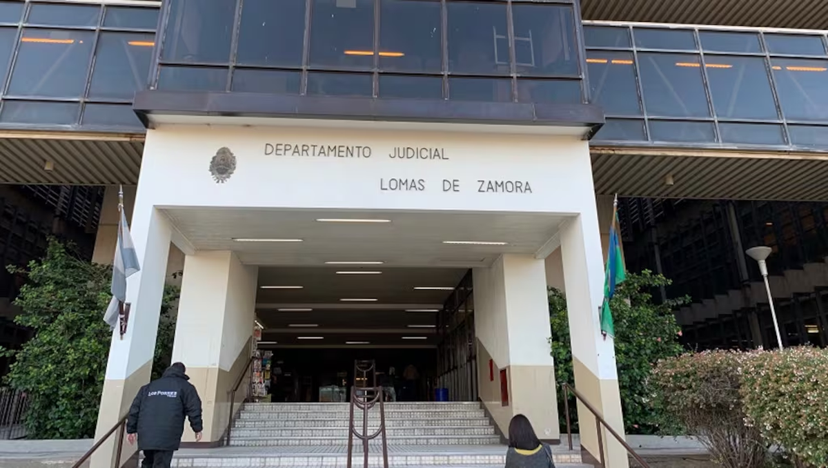 Absolvieron a un hombre y sus dos hijos por abandono de persona en Lomas. Absolvieron a un hombre y sus dos hijos por abandono de persona en Lomas.