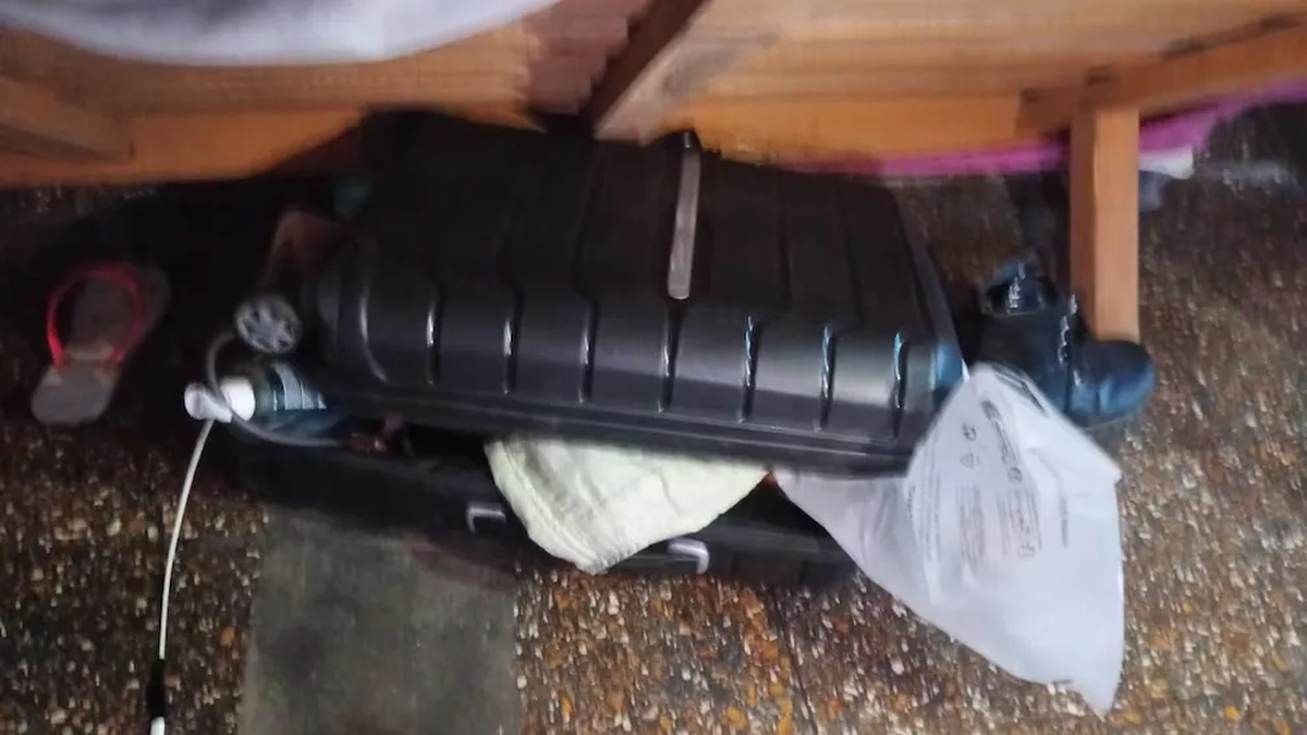 El ladrón de Lanús se llevó las valijas de los turistas rusos.