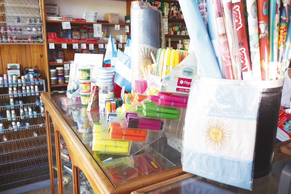  Este año, los vecinos compran los útiles de a poco. 