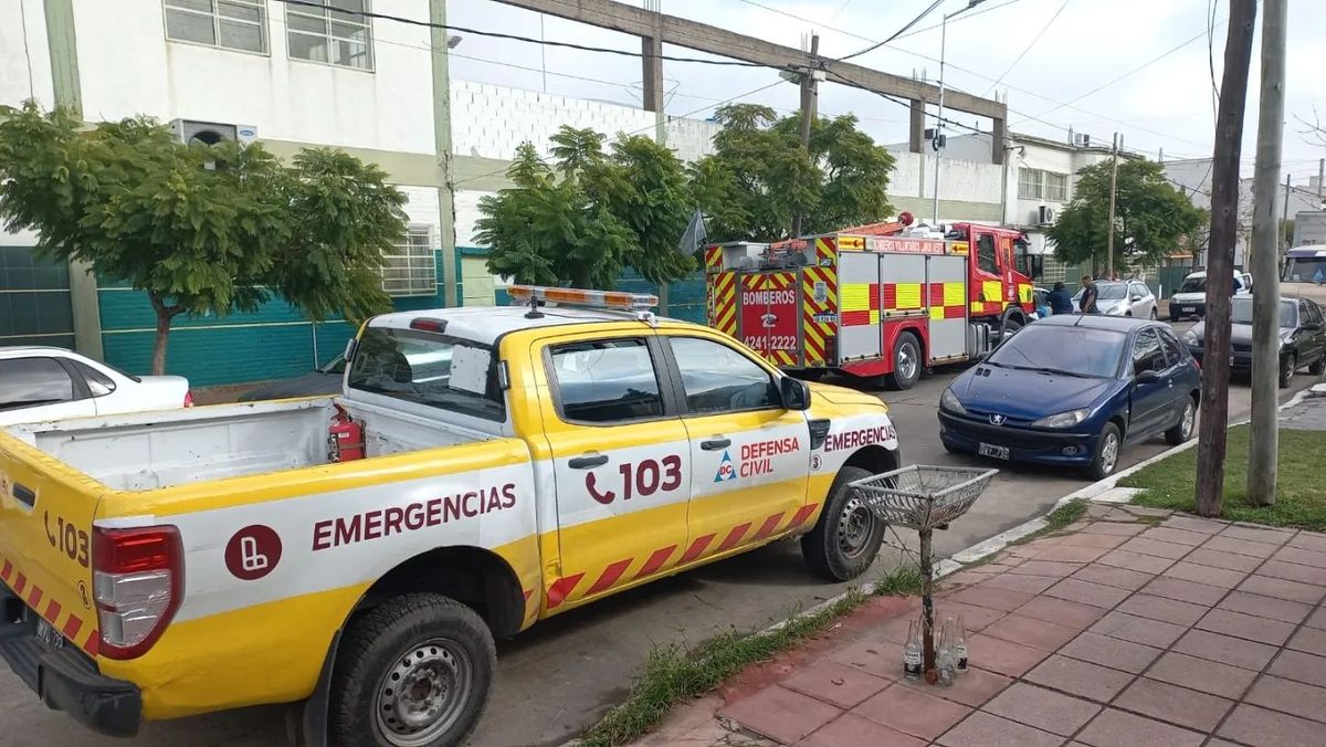 Evacuaron una escuela por un escape de gas en Lanús