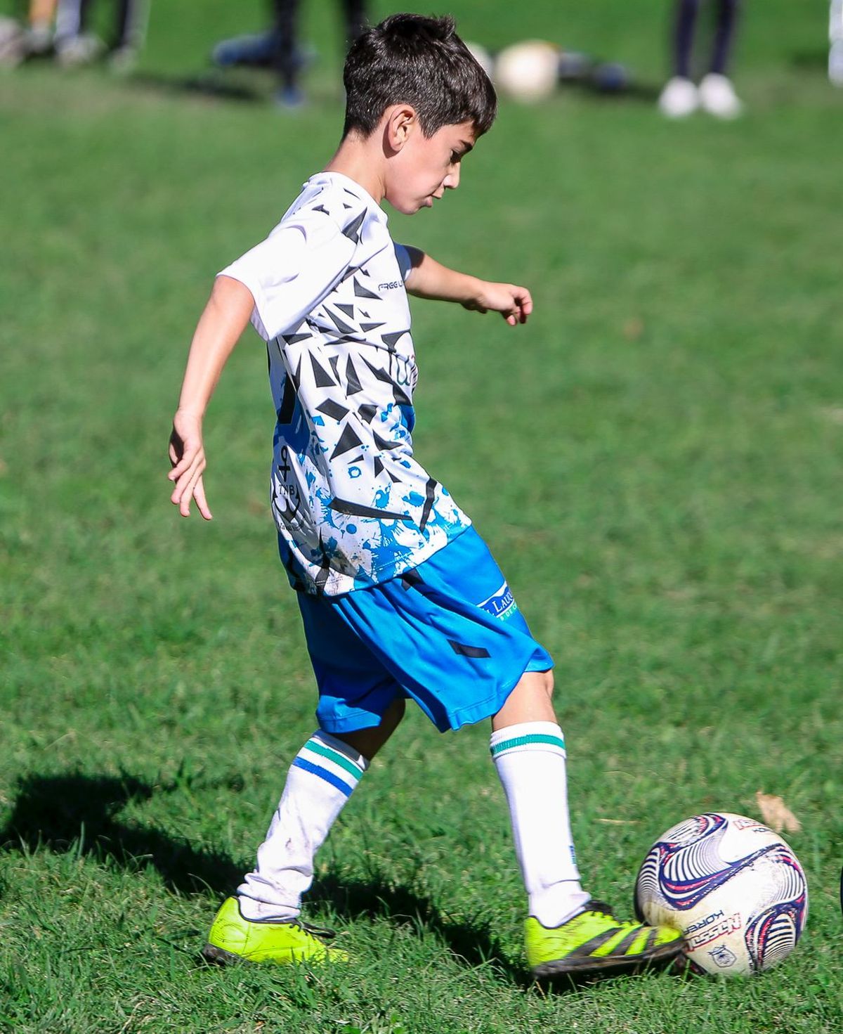 El chico es fanático de River.