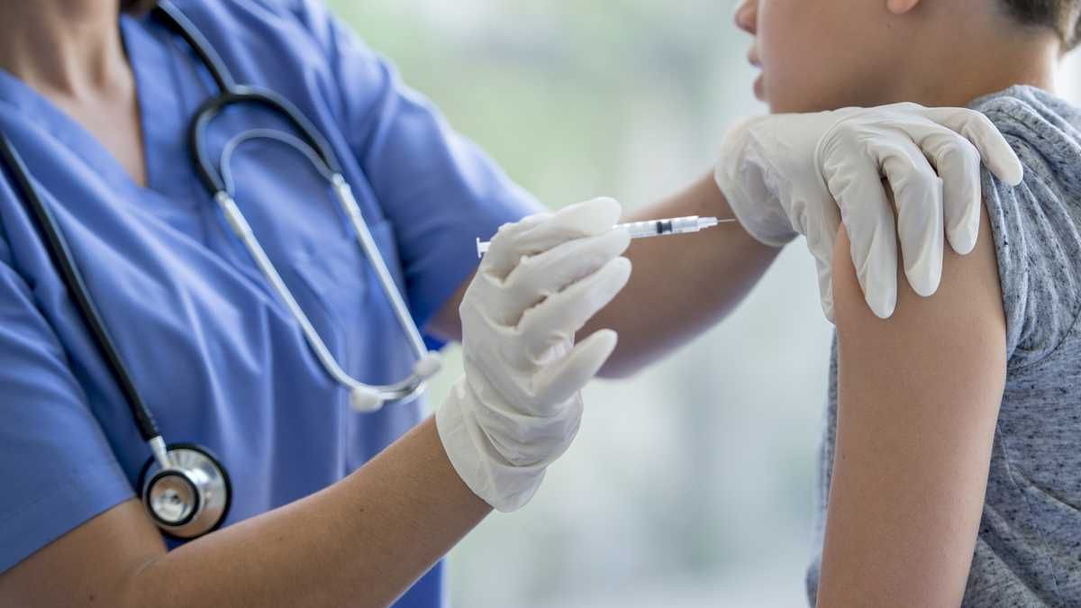 La provincia planea vacunar a menores de edad: cuándo podría empezar la inoculación